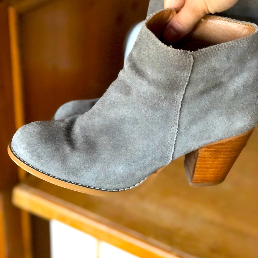 Seychelles Gray Leather ankle boots